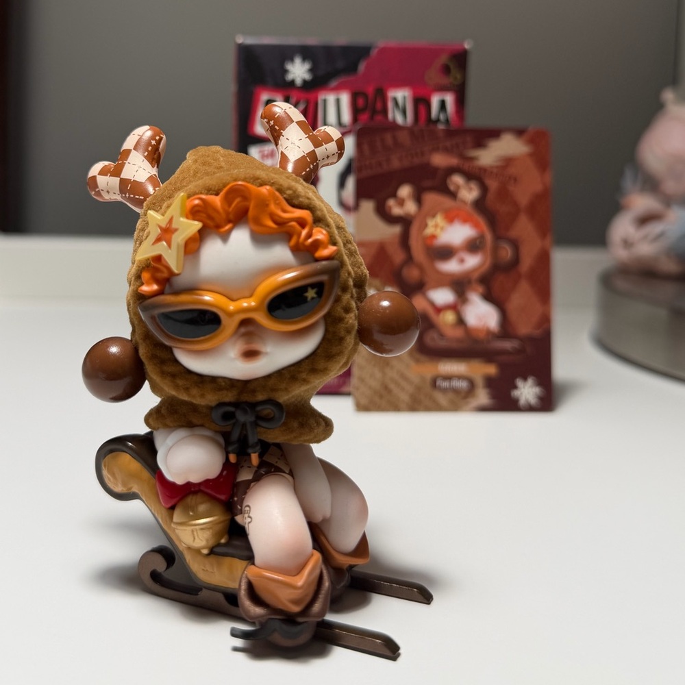 100% authentic PopMart Skullpanda figure